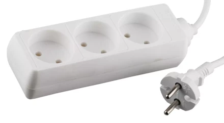 Удлинитель СВЕТОЗАР электрический: 3 гнезда, евророзетка, макс.мощность1500Вт, сеч. провода 0,75 кв.мм, 2м SV-55031-2 купить в Кургане