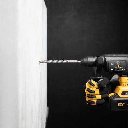 Бур по бетону Denzel, 14 x 210 мм  двойная спираль, три пылеотводящие кромки, 705030 купить в Кургане