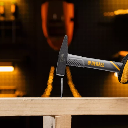 Молоток слесарный, 200 г Denzel, кованый, фибергласовая рукоятка c TPR покрытием 10482 купить в Кургане
