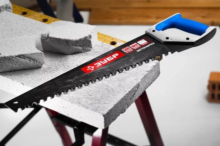 Ножовка по пенобетону (пила) ЗУБР БЕТОНОРЕЗ 700 мм, шаг 20 мм, 32 твердосплавных резца, твердосплавные напайки на каждом зубе, тефлоновое покрытие 15157-70 купить в Кургане