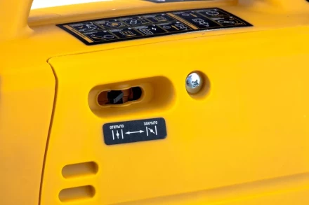 Генератор инверторный GT-2200iS, 2.2 кВт, 230 В, бак 4 л, закрытый корпус, ручной старт Denzel 94702 купить в Кургане