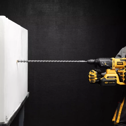 Бур по бетону Denzel, 18 x 600 мм, двойная спираль, три пылеотводящие кромки, 705046 купить в Кургане