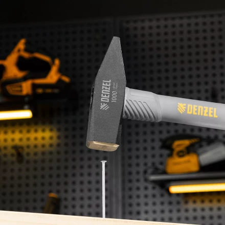 Молоток слесарный, 1000 г Denzel, кованый, фибергласовая рукоятка c TPR покрытием 10490 купить в Кургане