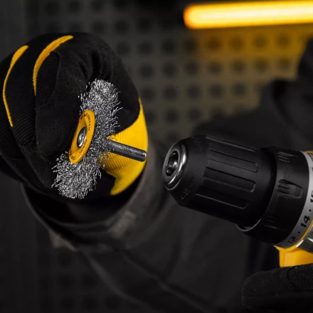 Щетка для дрели, 50 мм, Плоская, со шпилькой, нержавеющая витая проволока Denzel 744623 купить в Кургане