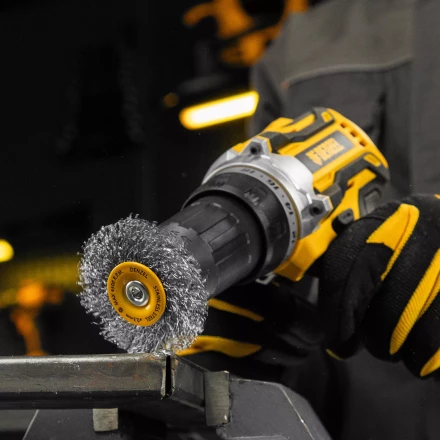 Щетка для дрели, 50 мм, Плоская, со шпилькой, нержавеющая витая проволока Denzel 744623 купить в Кургане