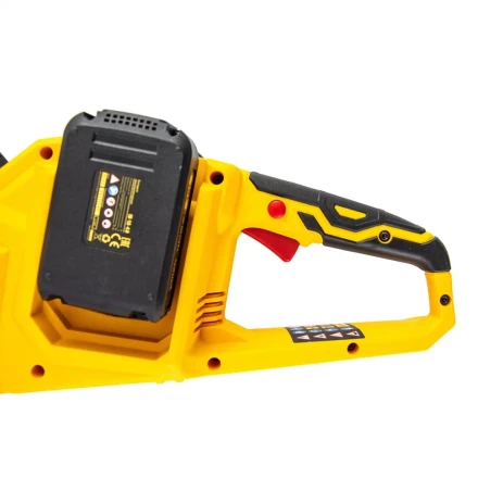 Цепная пила аккумуляторная бесщеточная RCS400-36, Li-ion, 36 В, 4 Ач, шина 400 мм Denzel 58610 купить в Кургане