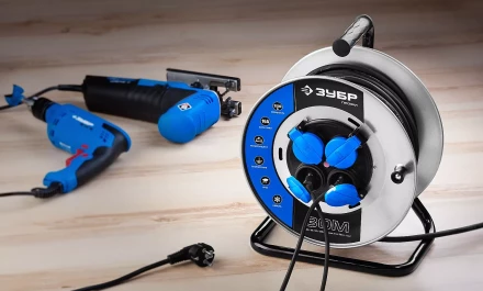 Удлинитель ЗУБР "ПРОФИ" на металл катушке, КГ 3х1,5кв мм, морозостойкий, 4 гнезда, IP44, макс мощность 3500Вт, 40м 55085-40 купить в Кургане