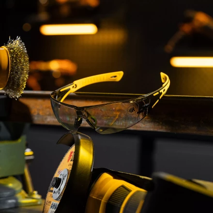 Очки защитные открытые Denzel 89193, поликарбонатные, дымчатая линза, 2х комп.дужки купить в Кургане