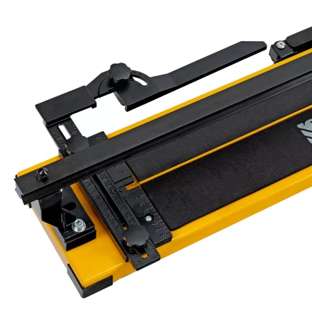 Плиткорез рельсовый Denzel 1000х16мм, каретка на подш., стальная станина, усил. рукоятка-пенал 877018 купить в Кургане