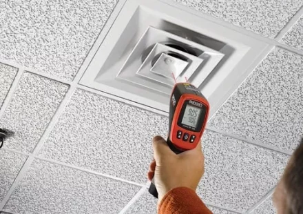 Бесконтактный инфракрасный термометр micro IR-200  36798 купить в Кургане