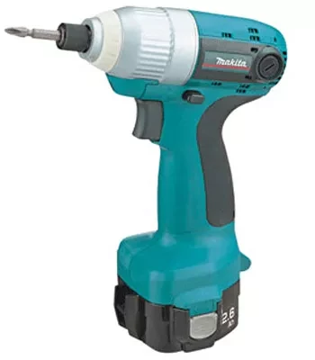 Аккумуляторный ударный шуруповёрт Makita 6980FDWAE купить в Кургане