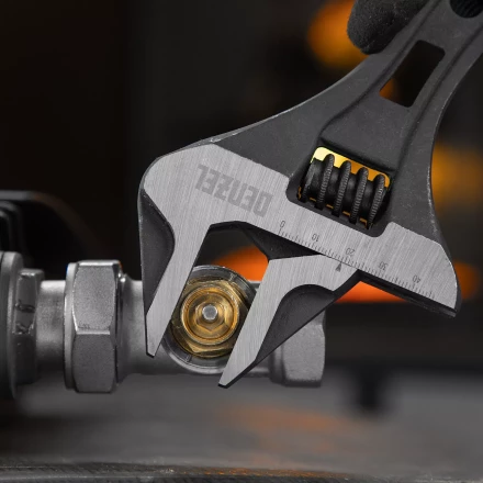 Ключ разводной 185 мм Denzel 15754, CrV, кованый, укороченная рукоятка купить в Кургане