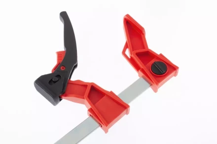 Струбцина реечная быстрозажимная усиленная пластиковый корпус рычажно-храповой механизм 800 х 100 х 951 мм штанга 5 х 22 мм Matrix 20730 купить в Кургане