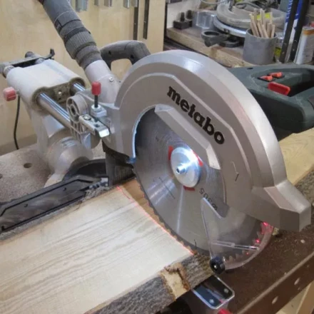 Пила торцовая Metabo KGS 305 M купить в Кургане