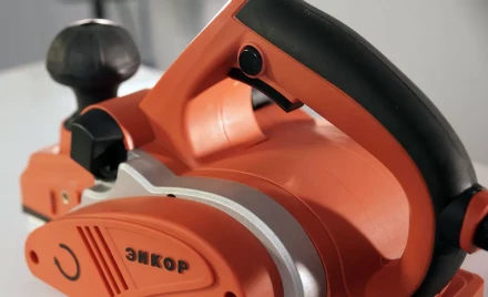 Электрорубанок РЭ-780/82 (подставка в комплекте) 50210 купить в Кургане