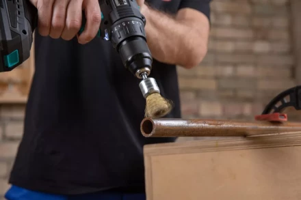 Кордщетка HAMMER кисть 25мм для дрели гофрированная латунированная сталь (207-210) купить в Кургане