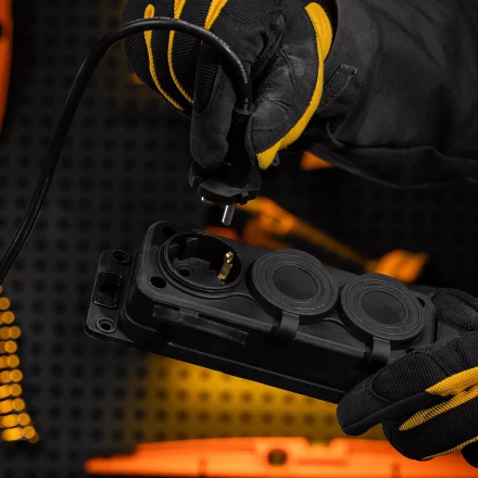 Удлинитель-шнур силовой Denzel Top Series, КГТТ, 20м, 3 розетки, 3 x 1,5 мм, 3 м 37422 купить в Кургане