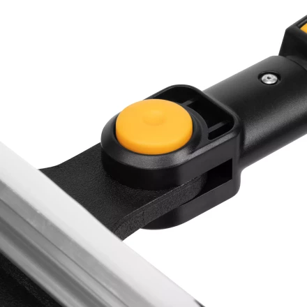 Щетка-сметка со скребком, телескоп, поворотная голова, водосгон 950-1320 мм Denzel 55327 купить в Кургане