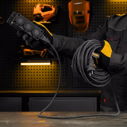 Удлинитель-шнур силовой Denzel Top Series , КГТТ, 20м, 3 розетки, 3 x 2,5 мм, 3 м 37423 купить в Кургане