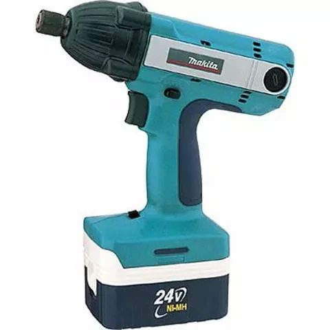 Аккумуляторный ударный шуруповерт Makita BTD200S купить в Кургане