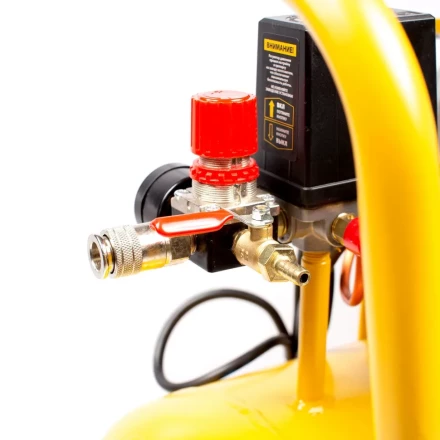 Компрессор воздушный BCI2300/50, ременный привод, 2.3 кВт, 50 литров, 400 л/мин Denzel 58113 купить в Кургане