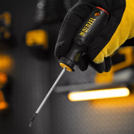 Отвертка, PH0х75 мм, S2, 3к рукоятка Denzel 121717 купить в Кургане