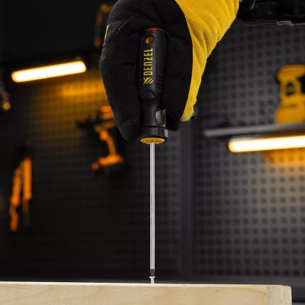 Отвертка, PH0х100 мм, S2, 3к рукоятка Denzel 121727 купить в Кургане