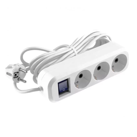 Удлинитель бытовой с заземлением и выключателем 5 м 3 розетки 10 A серия УХз10 Denzel 95973 купить в Кургане