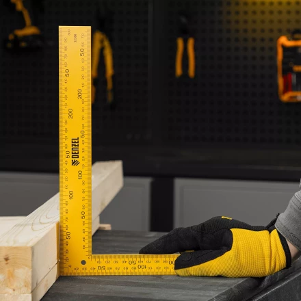 Угольник стальной Denzel, 200 х 300 мм, 32388 купить в Кургане