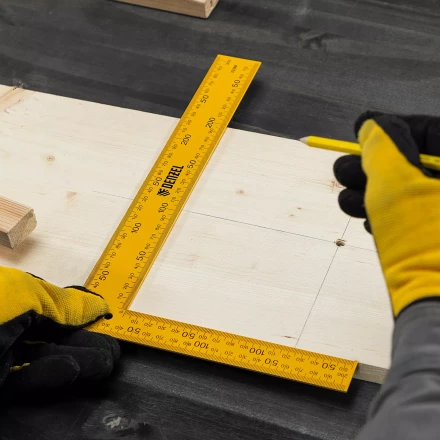 Угольник стальной Denzel, 200 х 300 мм, 32388 купить в Кургане