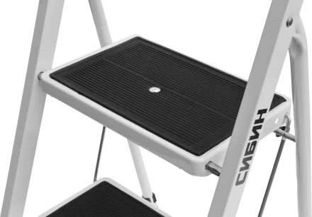 Лестница-стремянка СИБИН стальная c широкими ступенями, 3 ступени 38807-03 купить в Кургане