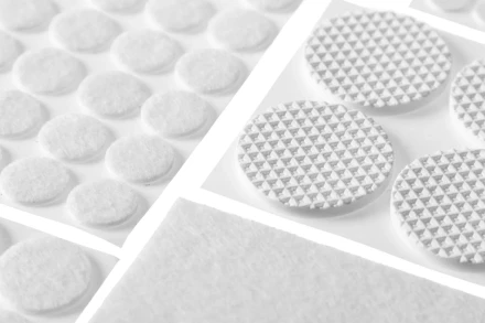 Набор STAYER "COMFORT": Накладки самоклеящиеся на мебельные ножки, 125 шт, белые 40917-H125 купить в Кургане