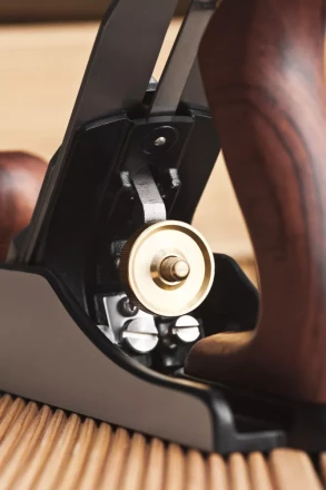 Рубанок KRAFTOOL Premium серии &quot;PRO&quot; металлический, рукоятка – Бубинга, модель &quot;4&quot;, 250х50мм, нож 50мм, лезвие 3мм 18527-25 купить в Кургане