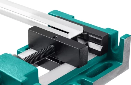 Тиски KRAFTOOL станочные трехсторонние 32716-100 купить в Кургане