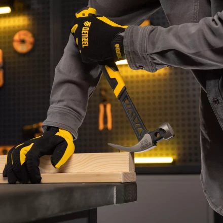 Молоток-гвоздодёр Denzel 10466, 450 г, цельнокованый,боек с магнитом, двухкомп. обрезин. рук-ка купить в Кургане