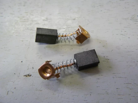 Щетка графитовая (пара) 11x5x8 Применение купить в Кургане