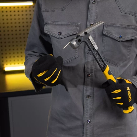 Молоток строительный 450 г, цельнокованый,боек с магнитом, двухкомп. обрезин. рук-ка Denzel 10468 купить в Кургане