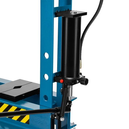 Пресс гидравлический с манометром и педалью, 30 т // Stels 52316 купить в Кургане