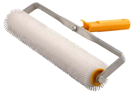 Валик игольчатый STAYER для наливных полов в сборе, пластмассовые иглы, бюгель 8мм, 75х400мм 03951-40 купить в Кургане