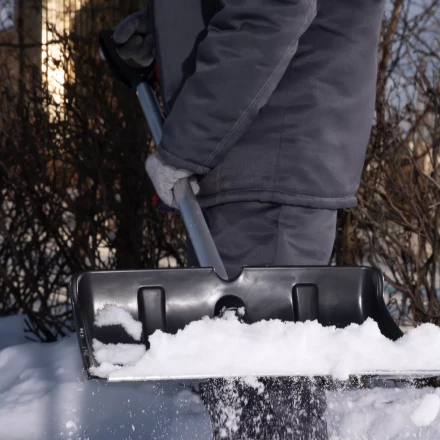 Лопата для уборки снега пластиковая, 470х350х1340 мм, алюминиевый черенок, Россия, Сибртех 61662 купить в Кургане