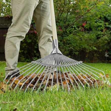 Грабли веерные стальные Palisad, 300 - 480 мм, 22 плоских зуба, оцинкованные,раздвижные, без черенка, 617675 купить в Кургане