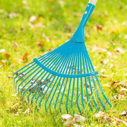 Грабли веерные стальные Palisad, 430 х 1550 мм, 22 плоских зуба, лакированный черенок, Luxe, 617885 купить в Кургане