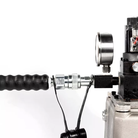 Насосная гидравлическая станция КВТ ПМЭ-7020у объем маслобака 2.0 л с удержанием (79664) купить в Кургане