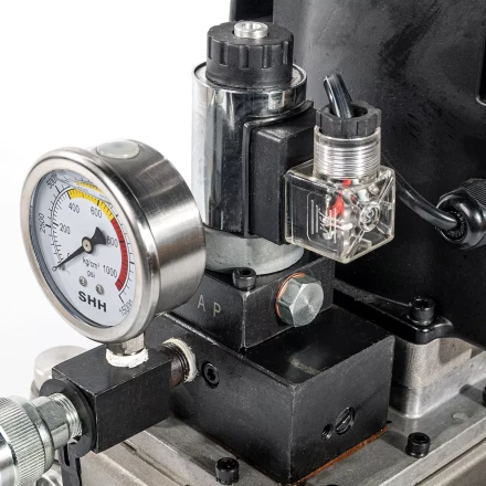 Насосная гидравлическая станция КВТ ПМЭ-7020у объем маслобака 2.0 л с удержанием (79664) купить в Кургане