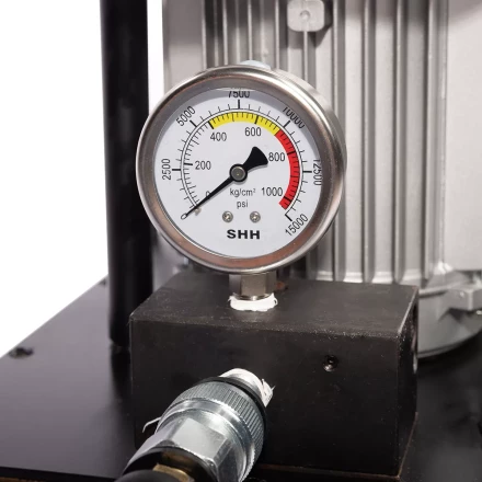 Насосная гидравлическая станция КВТ ПМЭ-7100 объем маслобака 10.0 л (230 В/50 Гц) (91798) купить в Кургане