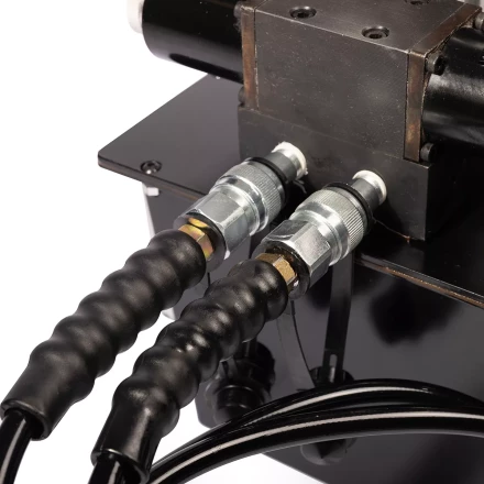 Насосная гидравлическая станция двухканальная КВТ ПМЭ-7100-К2 объем маслобака 10.0 л (230 В/50 Гц) (91800) купить в Кургане