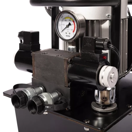 Насосная гидравлическая станция двухканальная КВТ ПМЭ-7100-К2 объем маслобака 10.0 л (230 В/50 Гц) (91800) купить в Кургане