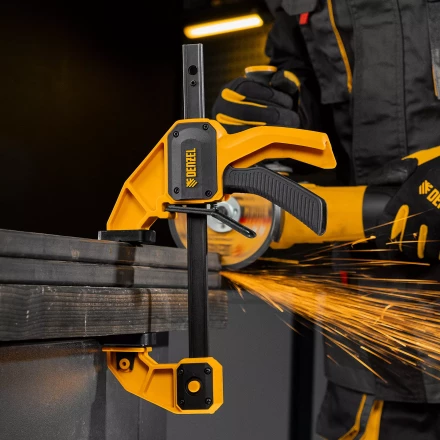 Струбцина F-образная Denzel, быстрозажимная, 150 х 80 мм, усиленный нейлоновый корпус 20505 купить в Кургане