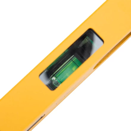 Уровень алюминиевый Denzel 33690, магнит., фрезерованный, 3 глазка (1 зеркал.), 0,5 мм/м, 400 мм купить в Кургане