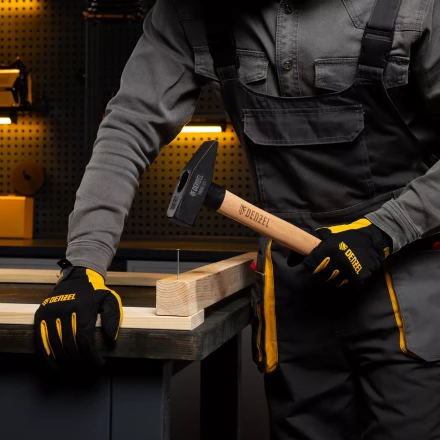 Молоток слесарный, 1000 г Denzel, кованый квадратный боек, буковая рукоятка 10437 купить в Кургане